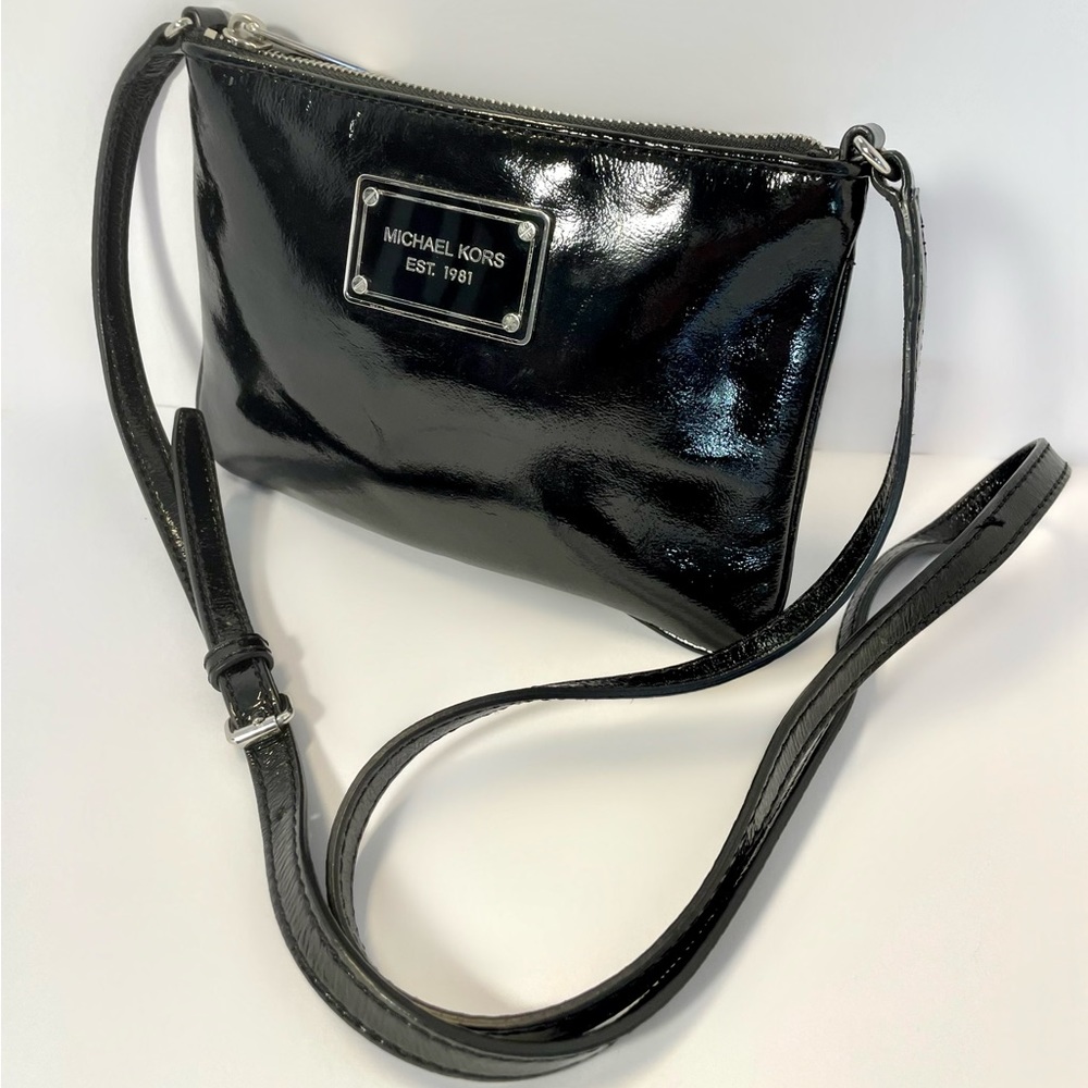 🧚‍♀️ Michael Kors Patent Leather Purse in black (H) 🧚‍♀️
